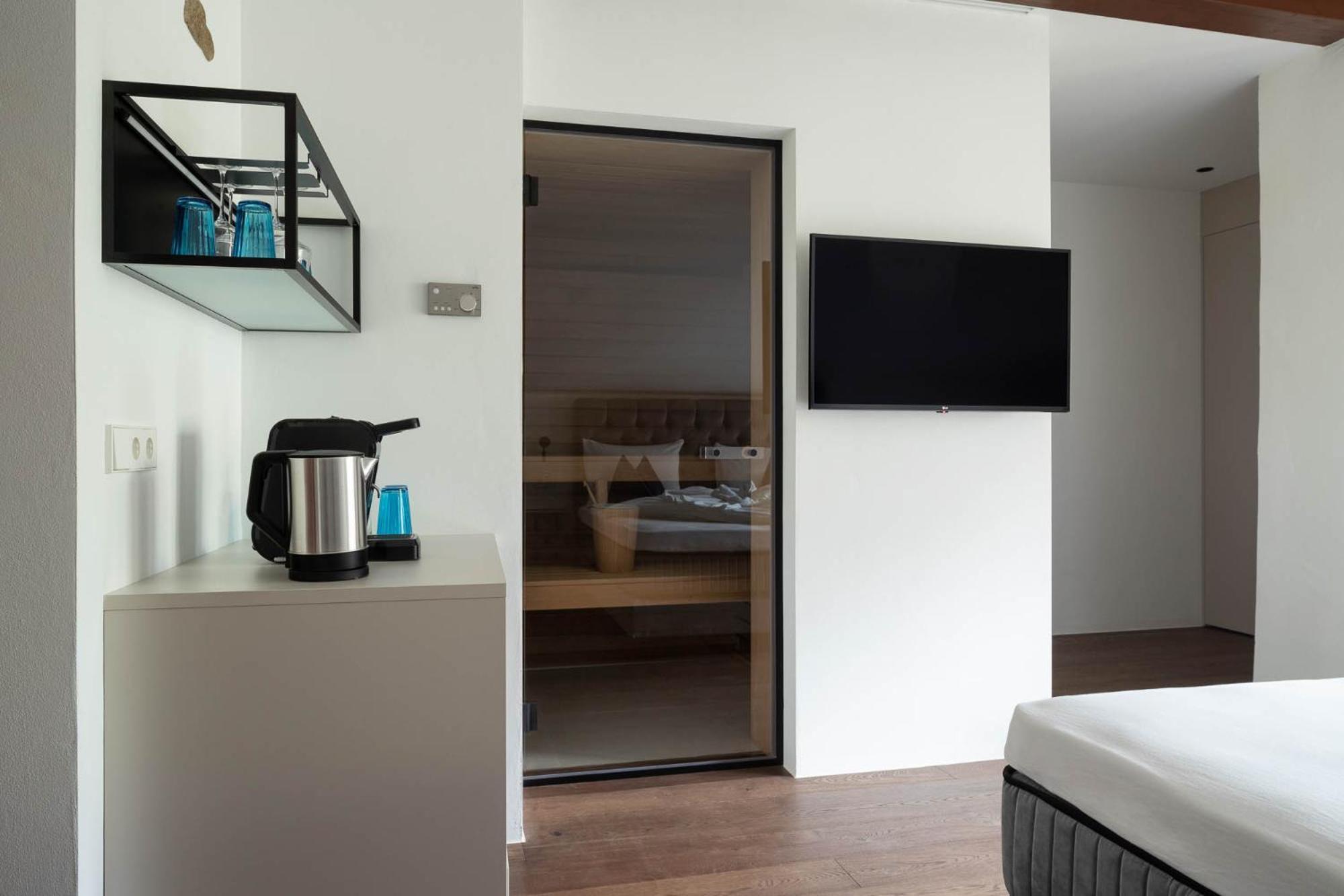 Ansitz Battisti Suites (Adults Only) 卡尔达罗 客房 照片